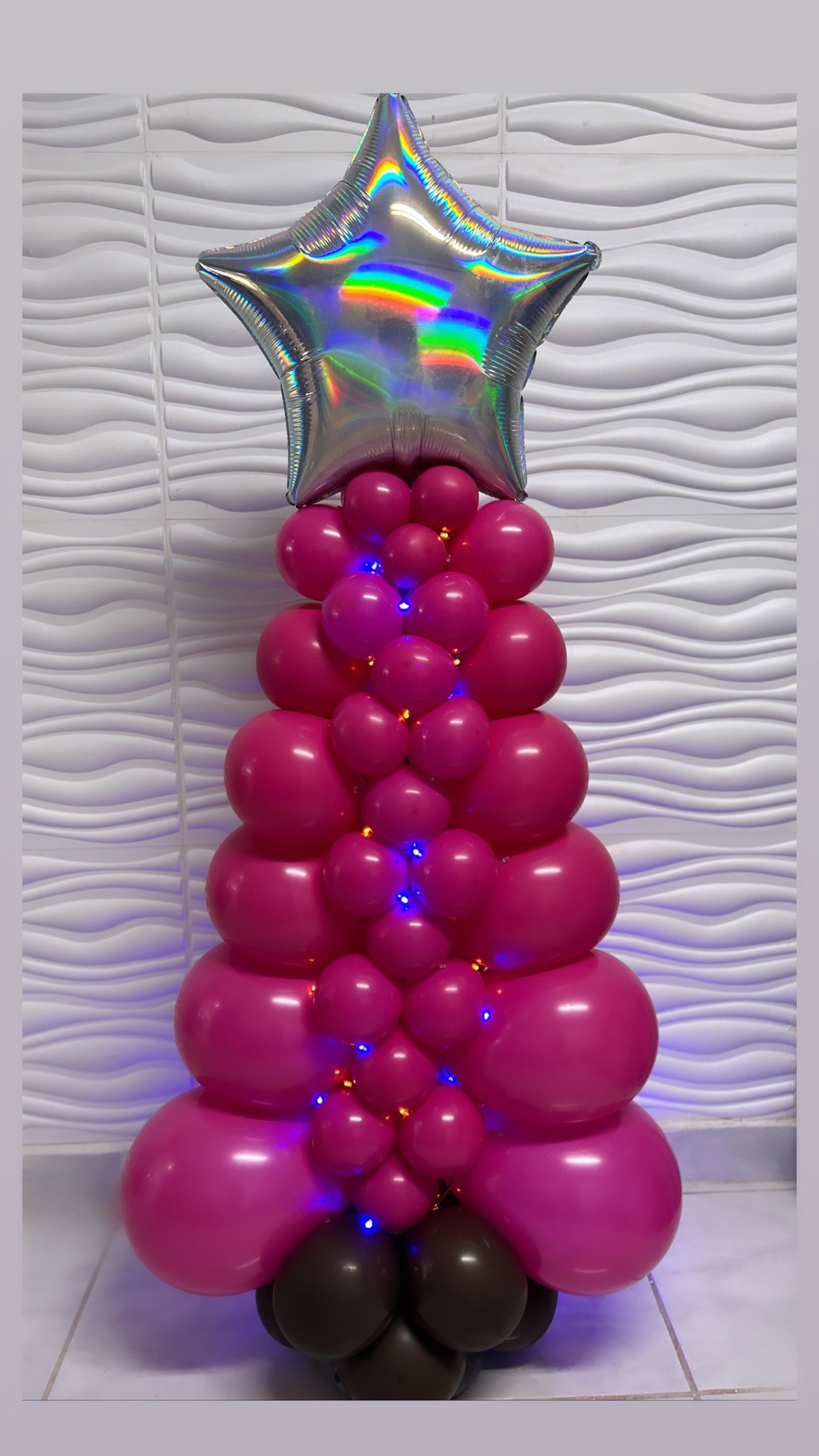 Árbol en globos de navidad 4’ con luces.